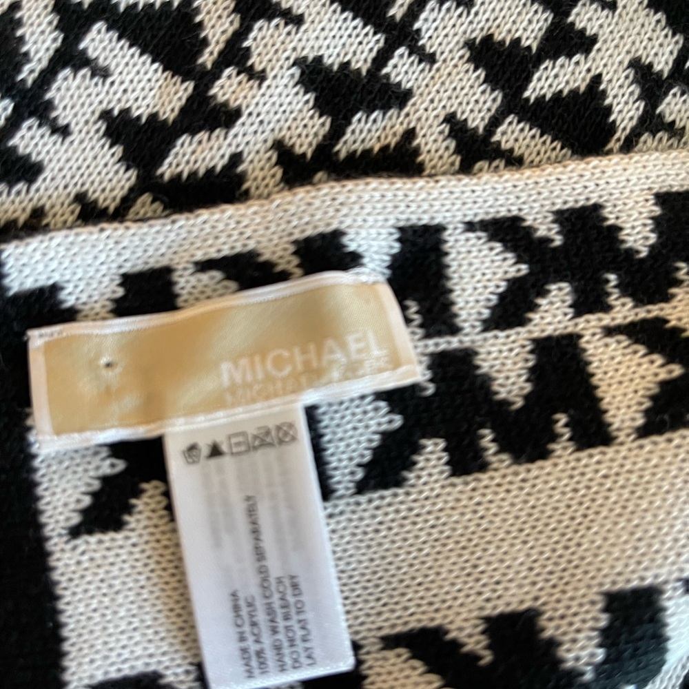 MK scarf